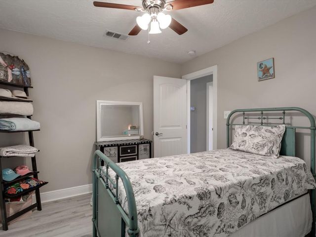 10 Windsor Court, Galveston, TX 77551