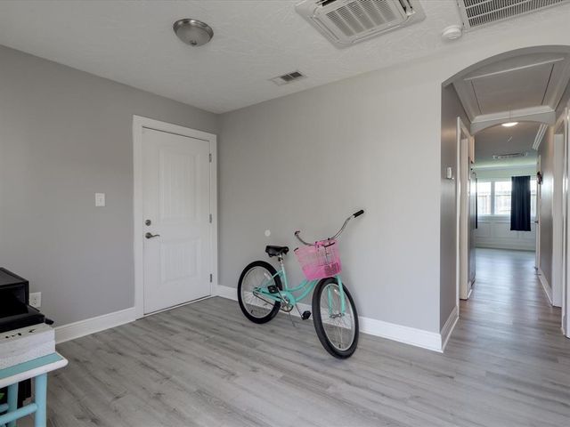 10 Windsor Court, Galveston, TX 77551