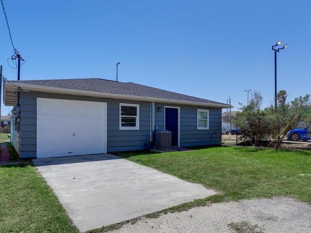 10 Windsor Court, Galveston, TX 77551