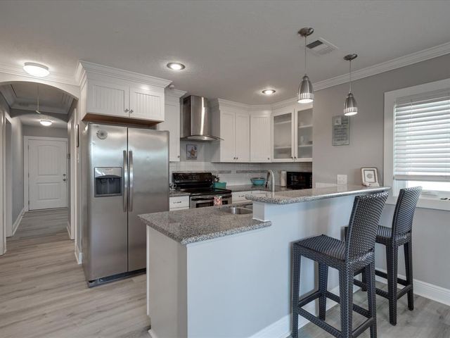 10 Windsor Court, Galveston, TX 77551