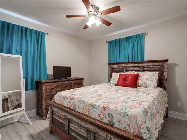 10 Windsor Court, Galveston, TX 77551