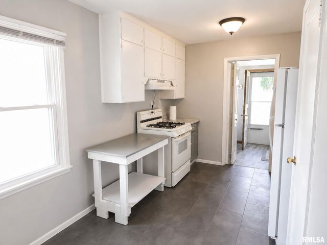 4924 N OGDEN Avenue, Peoria Heights, IL 61616
