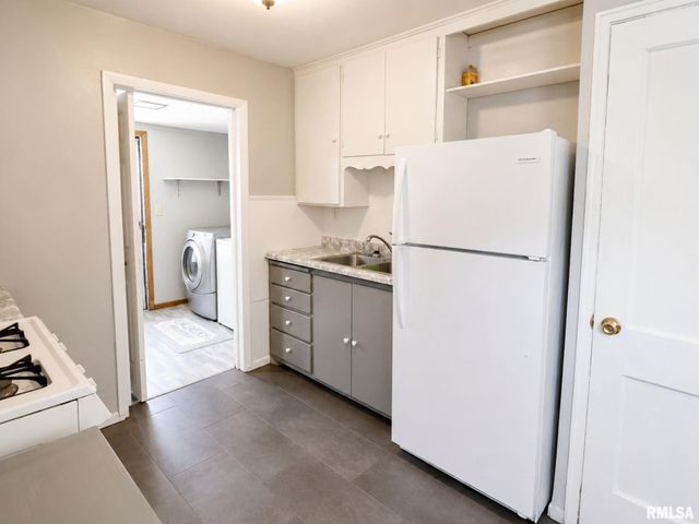 4924 N OGDEN Avenue, Peoria Heights, IL 61616
