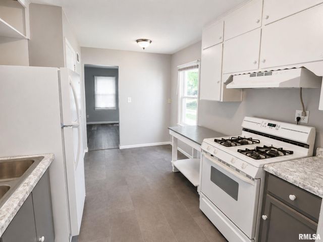 4924 N OGDEN Avenue, Peoria Heights, IL 61616