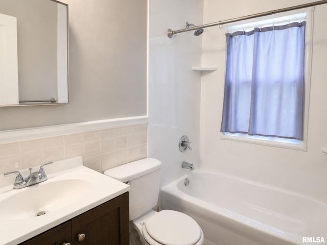 4924 N OGDEN Avenue, Peoria Heights, IL 61616