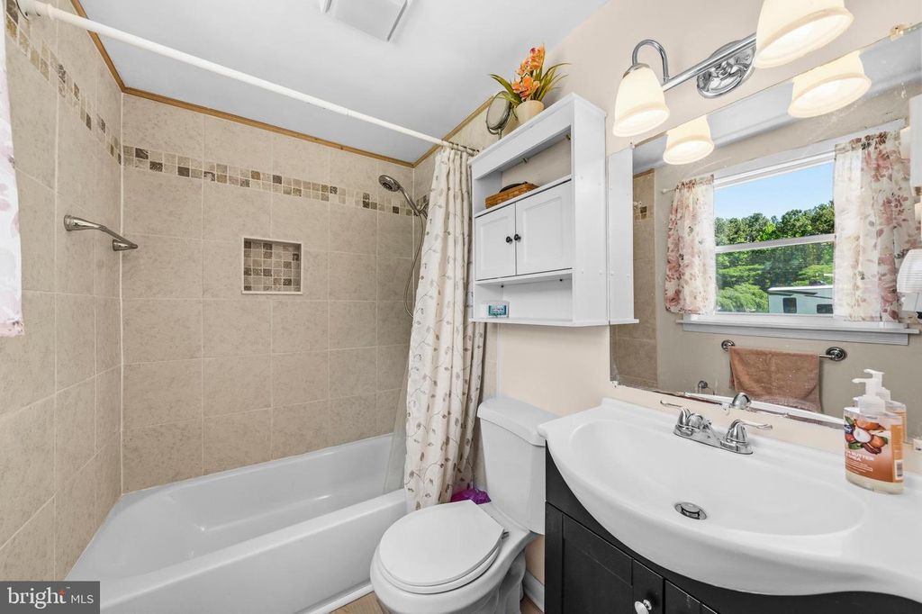 Image 16 of property listing at 30178 SHOREVIEW DR, Mechanicsville, MD 20659