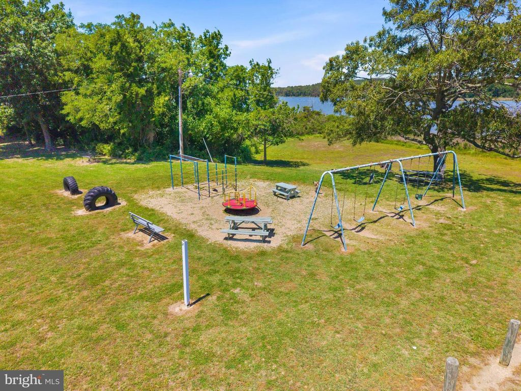 Image 34 of property listing at 30178 SHOREVIEW DR, Mechanicsville, MD 20659