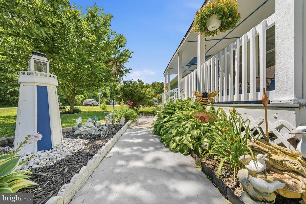 Image 4 of property listing at 30178 SHOREVIEW DR, Mechanicsville, MD 20659