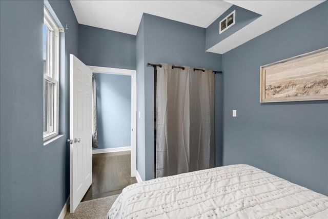 2835 W Wellington Avenue 2, Chicago, IL 60618