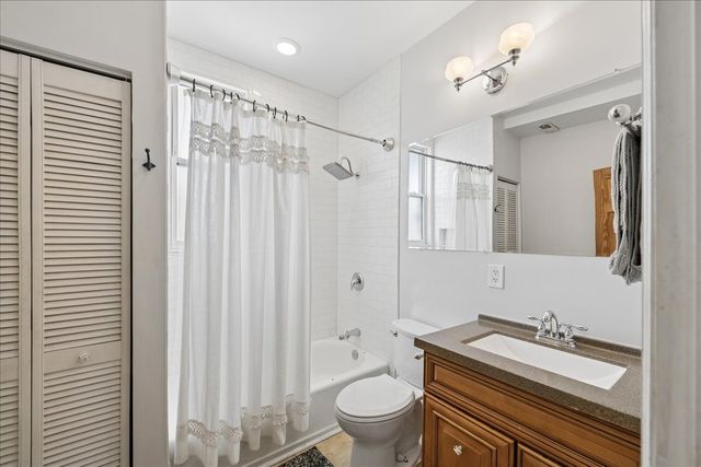 2835 W Wellington Avenue 2, Chicago, IL 60618