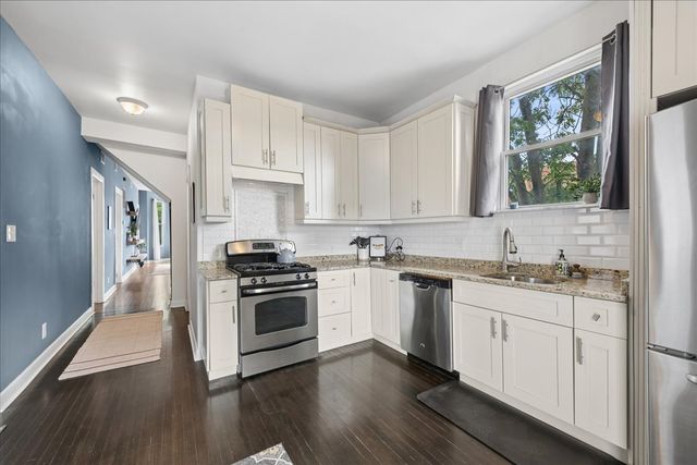 2835 W Wellington Avenue 2, Chicago, IL 60618