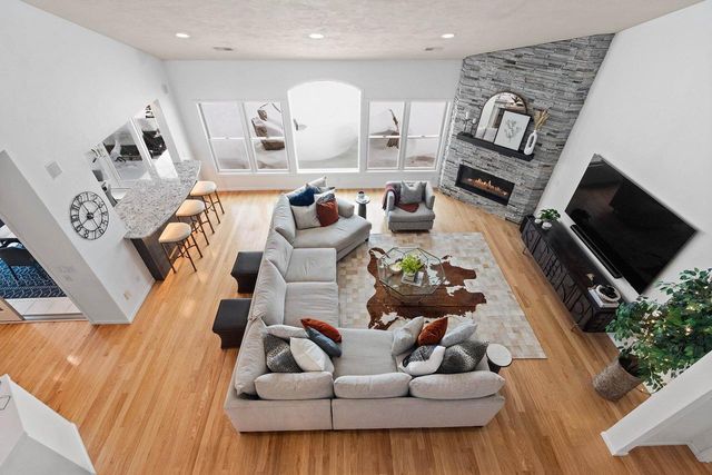 957 BRIGHTON DRIVE, Menasha, WI 54952