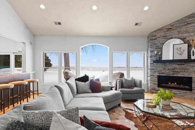 957 BRIGHTON DRIVE, Menasha, WI 54952