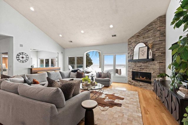 957 BRIGHTON DRIVE, Menasha, WI 54952