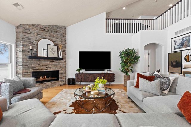 957 BRIGHTON DRIVE, Menasha, WI 54952