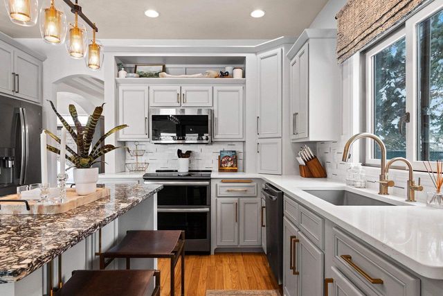 957 BRIGHTON DRIVE, Menasha, WI 54952