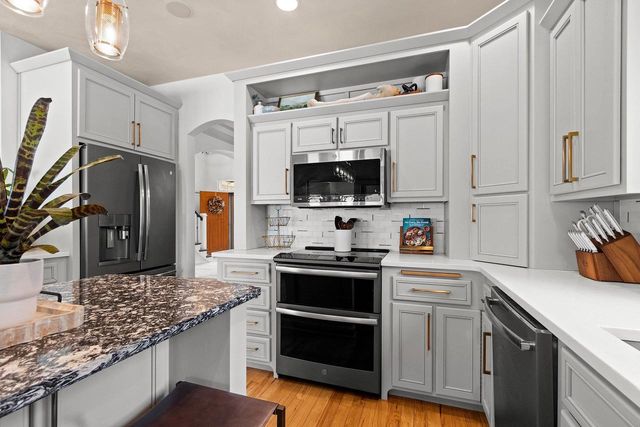 957 BRIGHTON DRIVE, Menasha, WI 54952