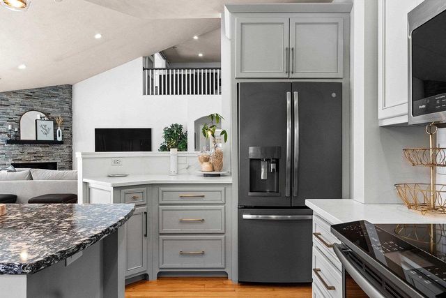 957 BRIGHTON DRIVE, Menasha, WI 54952