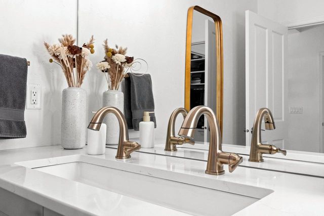 957 BRIGHTON DRIVE, Menasha, WI 54952