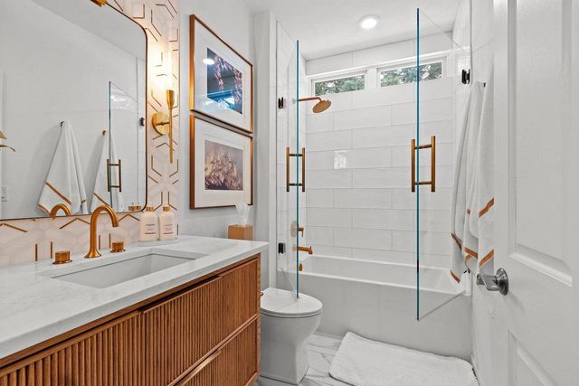 957 BRIGHTON DRIVE, Menasha, WI 54952