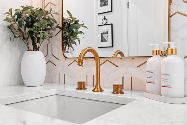 957 BRIGHTON DRIVE, Menasha, WI 54952