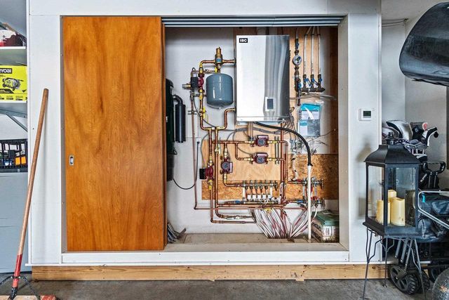 957 BRIGHTON DRIVE, Menasha, WI 54952