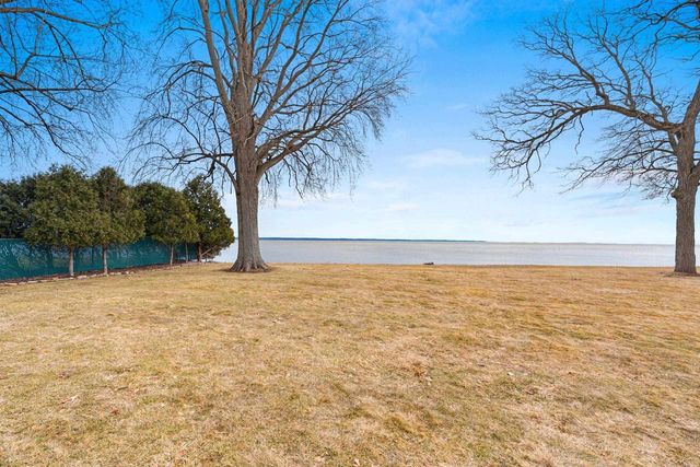 957 BRIGHTON DRIVE, Menasha, WI 54952