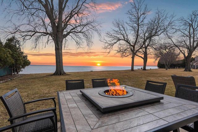 957 BRIGHTON DRIVE, Menasha, WI 54952