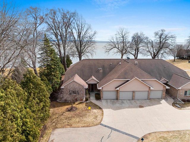 957 BRIGHTON DRIVE, Menasha, WI 54952
