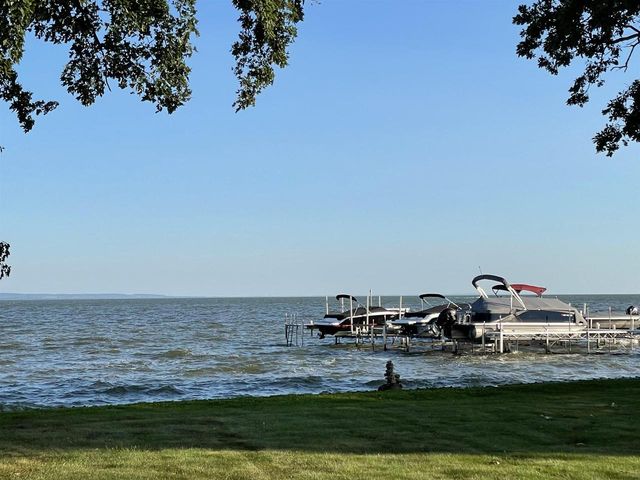 957 BRIGHTON DRIVE, Menasha, WI 54952