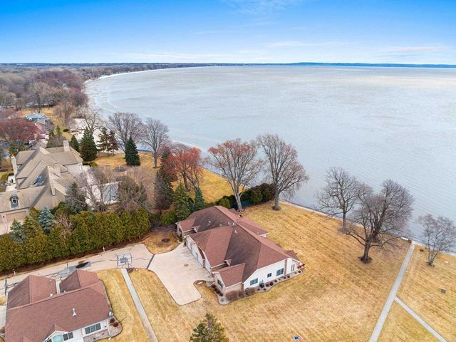 957 BRIGHTON DRIVE, Menasha, WI 54952