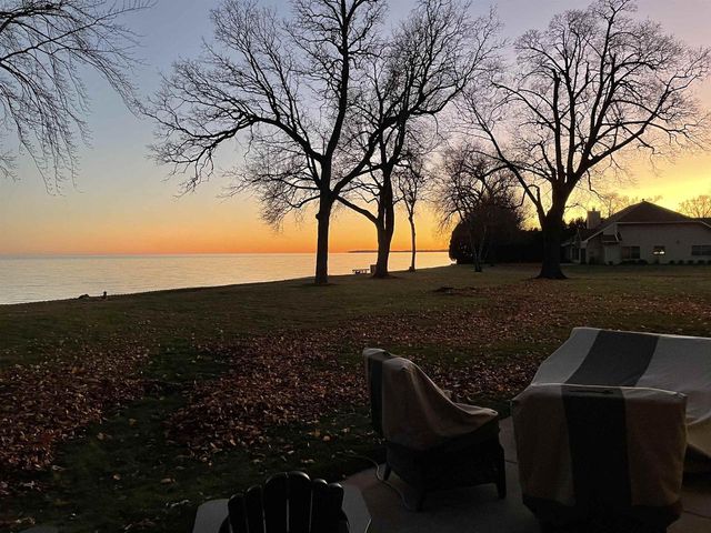 957 BRIGHTON DRIVE, Menasha, WI 54952