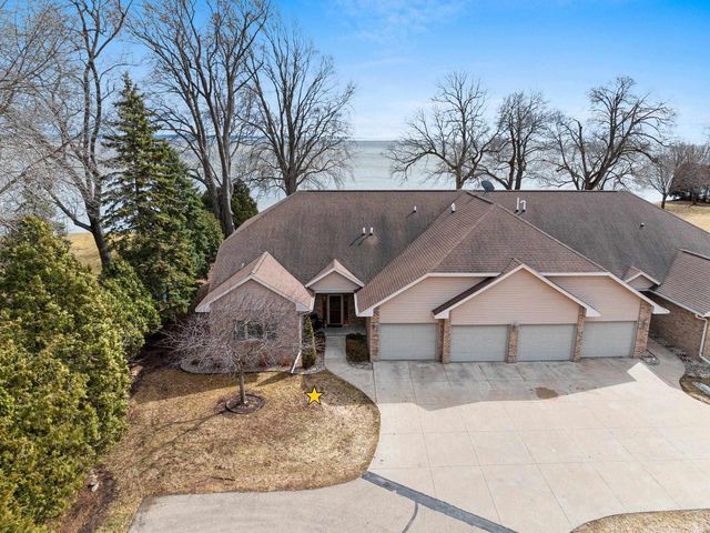 957 BRIGHTON DRIVE, Menasha, WI 54952