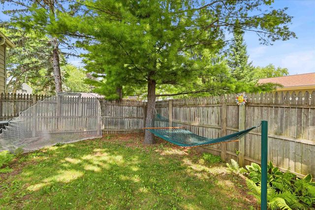 1303 GREEN VALLEY DRIVE, Neenah, WI 54956