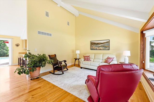 1303 GREEN VALLEY DRIVE, Neenah, WI 54956