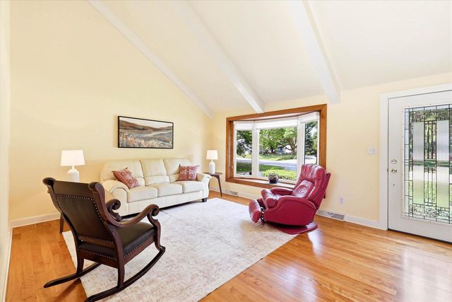 1303 GREEN VALLEY DRIVE, Neenah, WI 54956