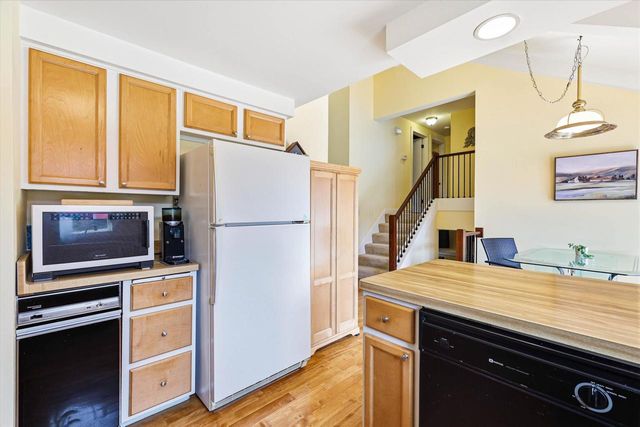 1303 GREEN VALLEY DRIVE, Neenah, WI 54956