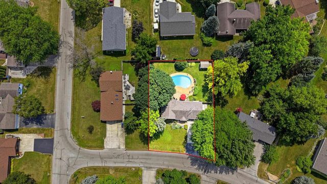 1303 GREEN VALLEY DRIVE, Neenah, WI 54956