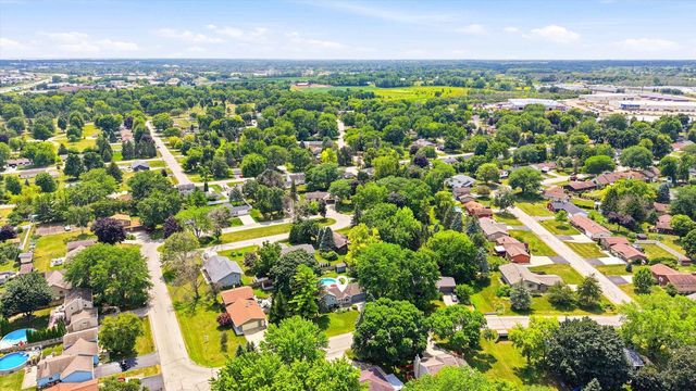 1303 GREEN VALLEY DRIVE, Neenah, WI 54956