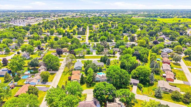 1303 GREEN VALLEY DRIVE, Neenah, WI 54956