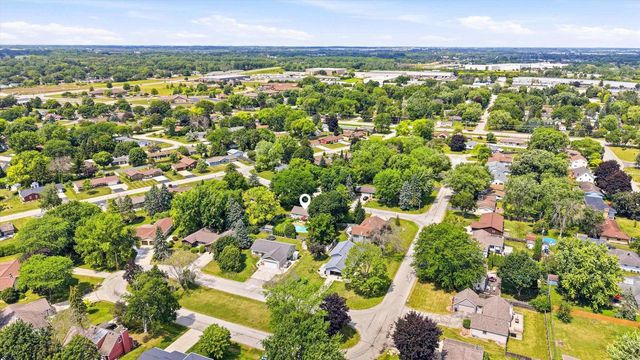 1303 GREEN VALLEY DRIVE, Neenah, WI 54956