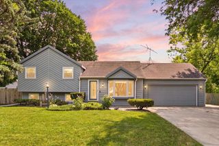 1303 GREEN VALLEY DRIVE, Neenah, WI 54956