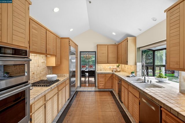 1219 Whispering Oaks Dr, Danville, CA 94506