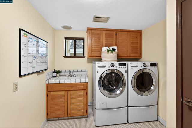 1219 Whispering Oaks Dr, Danville, CA 94506