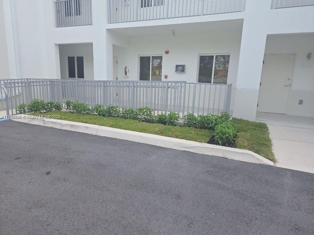 310 E 7th St 202-204, Hialeah, FL 33010