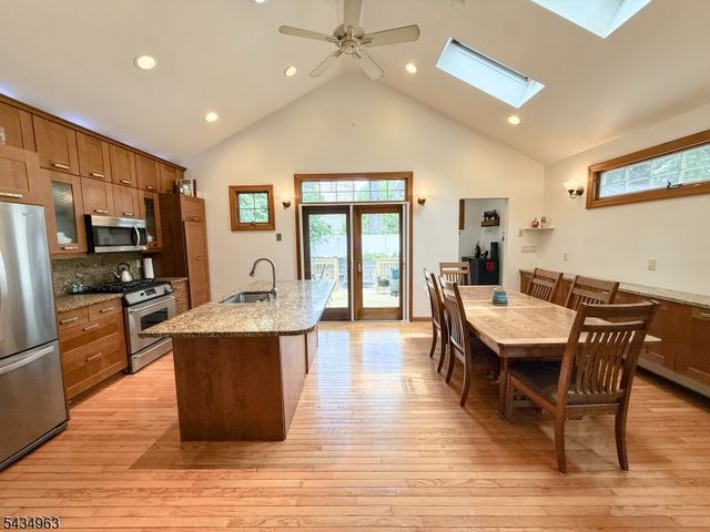 26 Davey St, Bloomfield Twp., NJ 07003