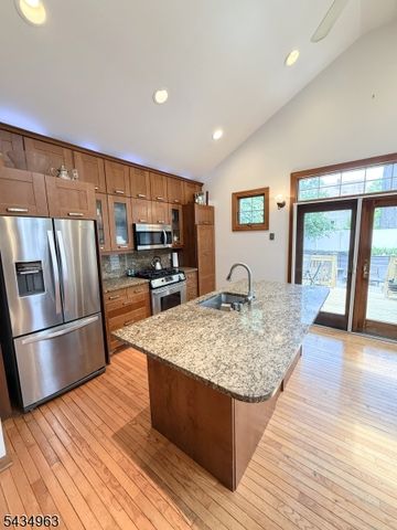 26 Davey St, Bloomfield Twp., NJ 07003