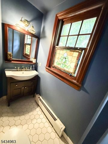 26 Davey St, Bloomfield Twp., NJ 07003