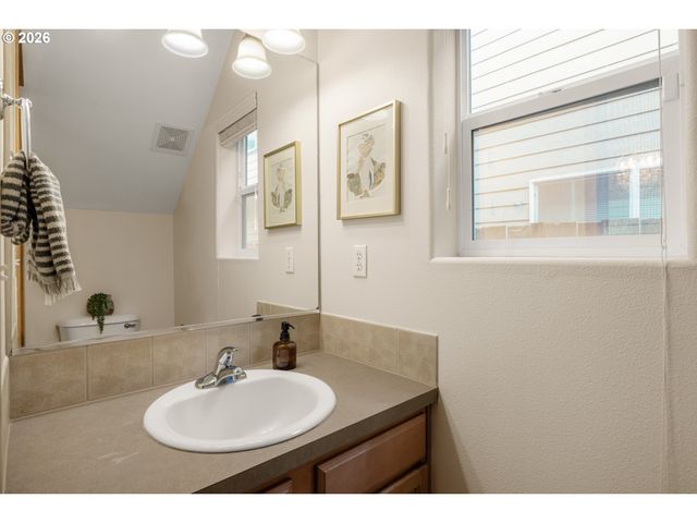 9217 N MACRUM Ave, Portland, OR 97203