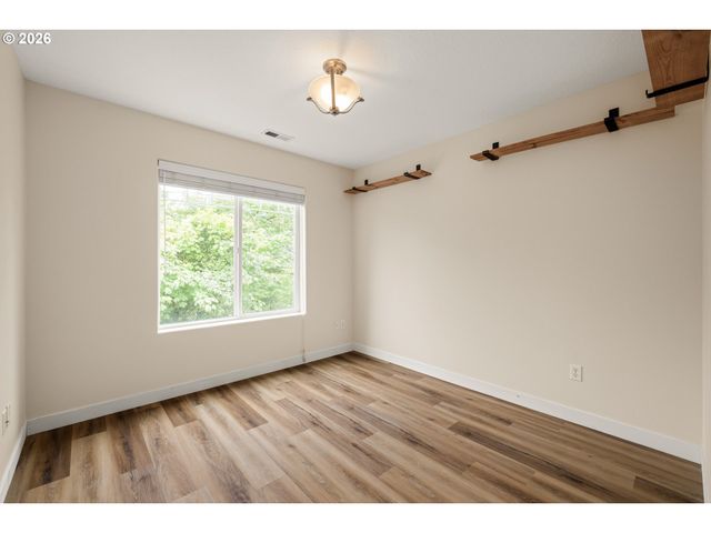 9217 N MACRUM Ave, Portland, OR 97203